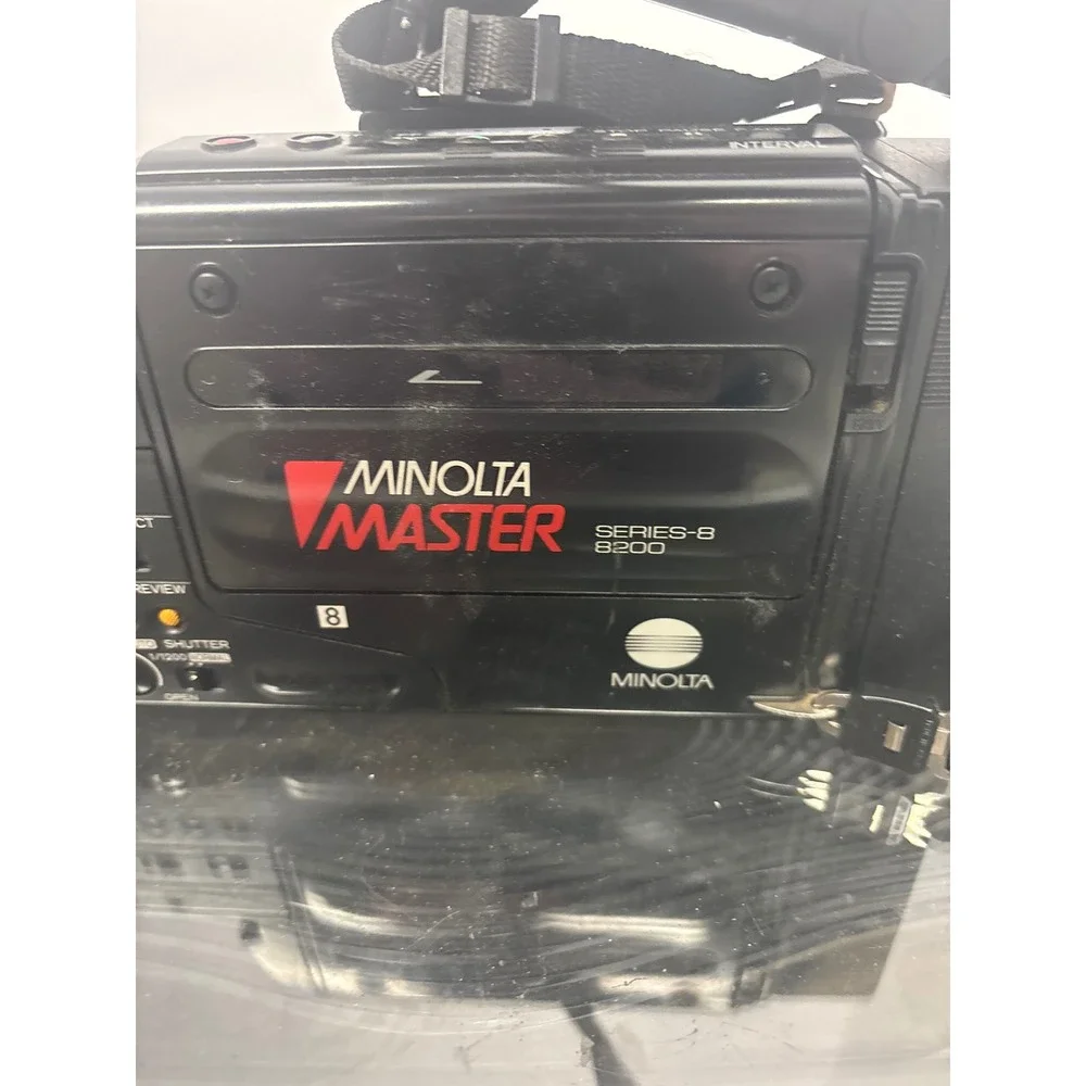 Minolta Master‎ Series 8 8200 CCD Video Camcorder with Accessories untested